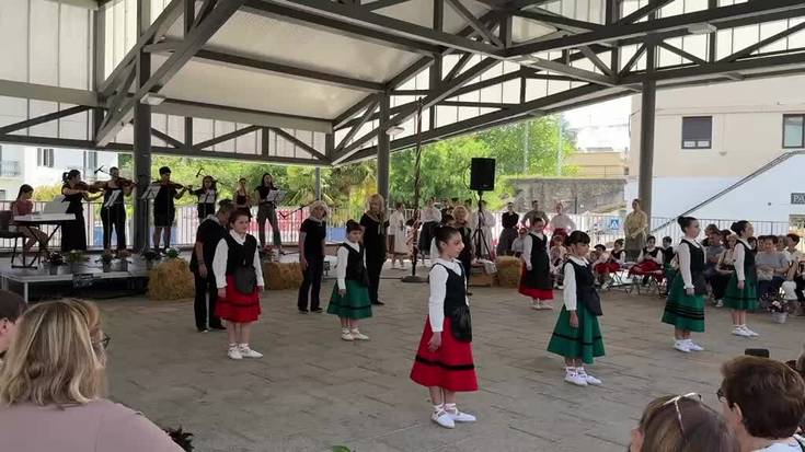 Bukalai Dantza Taldea eta Loatzo Musika Eskola, Agurra
