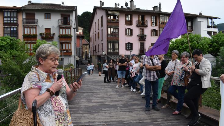 Iruñeko erailketa matxista arbuiatzeko elkartzeratzea, Villabona eta Zizurkilen