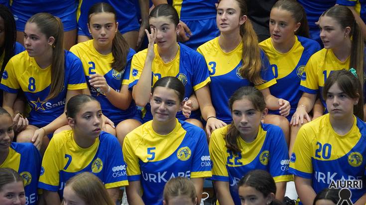 Leizaran eskubaloiko denboraldi berriko taldeak aurkeztu dituzte Allurralden