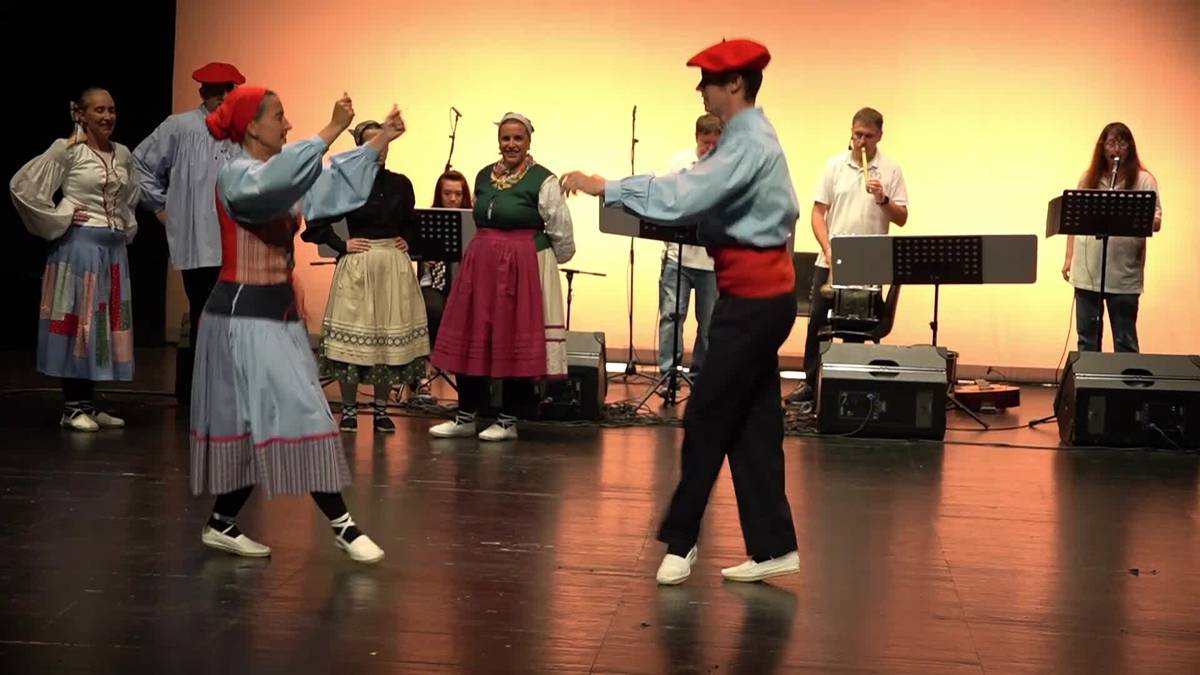 Lasarte-Oriako Erketz Dantza Taldearen emanaldia, Hogar Extremeñoren jaialdian: Jotazaharra eta Porrua