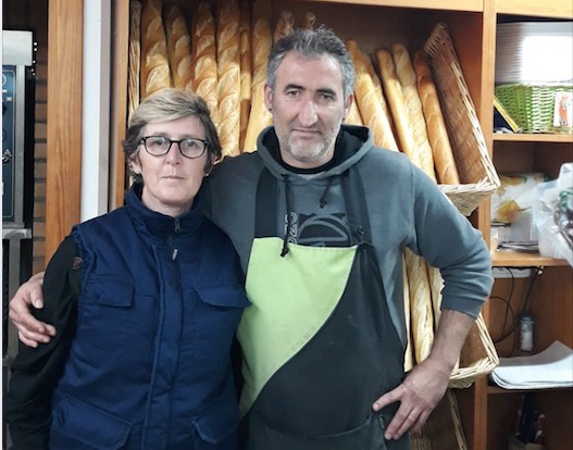 "Urte osoan zabalik dugu negozioa"