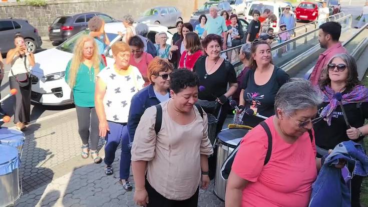 Batukada Feminista Jabekuntza Eskolaren aurkezpen ekitaldian