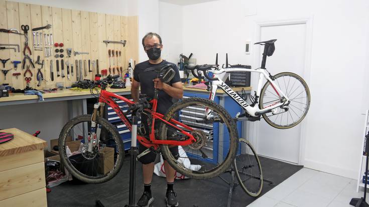 ‘Zure bike’ bizikleta denda ireki du Jon Iturriak