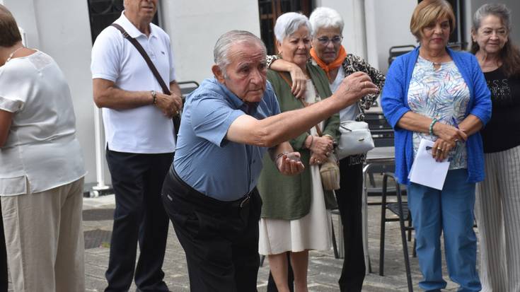 Jubilatuak euren egunaz gozatzen ari dira