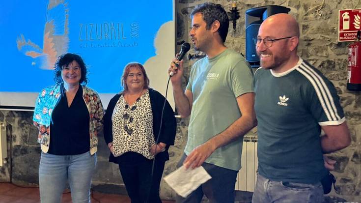 ‘Mendigain gainean hegan’ kantua aurkeztu dute Zizurkilen