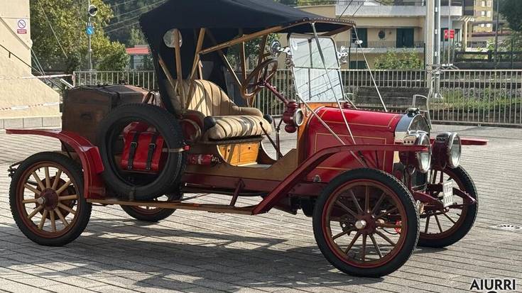 Auto eta moto klasikoen topaketa ikusgarria, Zizurkilen