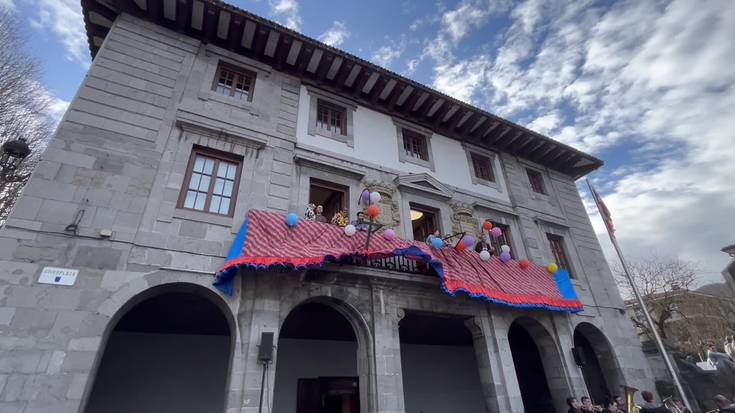 Haurren pregoia eta ospakizuna Goikoplazan