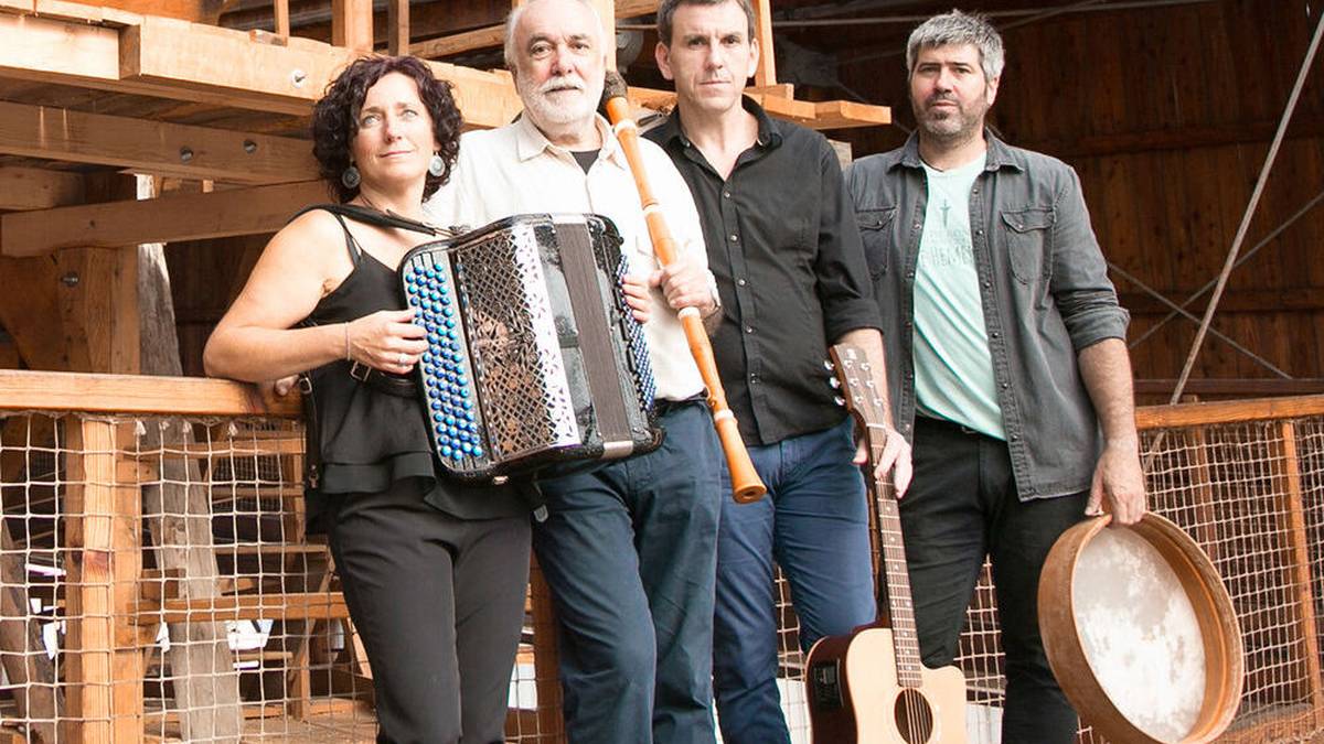 Kantua eta dantza, Euskararen Egunean