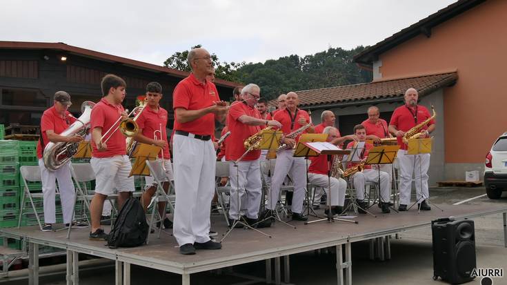 Gora Kaletxikiren emanaldia San Roke egunean