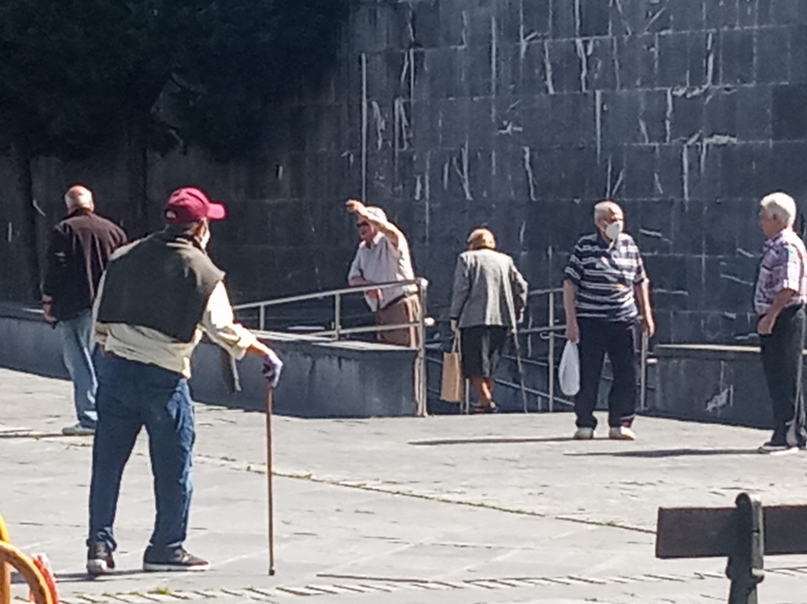 Osasun Sailak kontaktu estuen definizioa zehaztu du, pertsona zaurgarriak bakarrik kontutan hartuz
