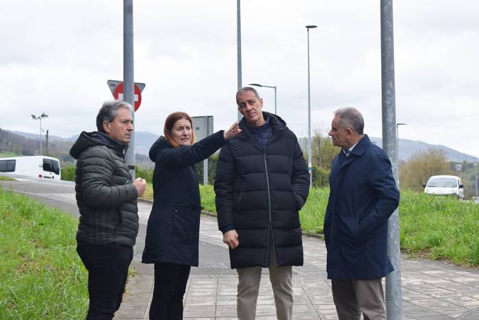 Urnietako Udala eta Aldundiaren arteko lan-bilera bide-azpiegituren hobekuntzak jorratzeko