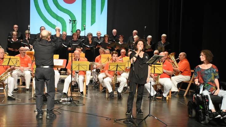 GENEren alde kontzertuan, Loli Parrizasekin "Asun Garcia" abestia