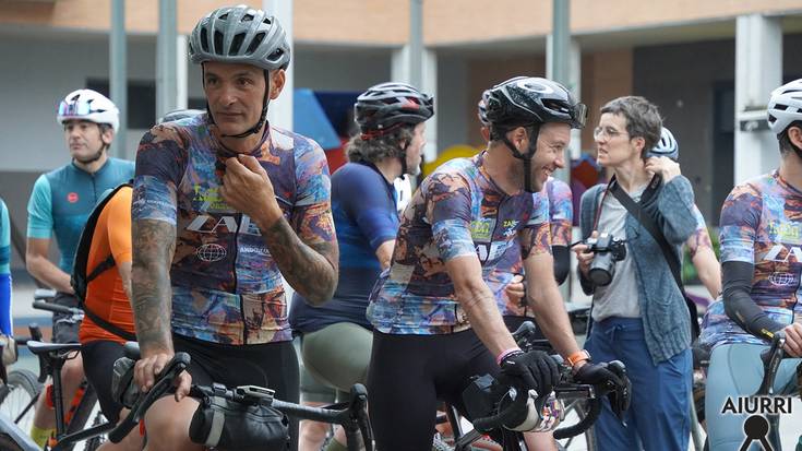 Abiatu dira Laba Gravel probetako txirrindulariak