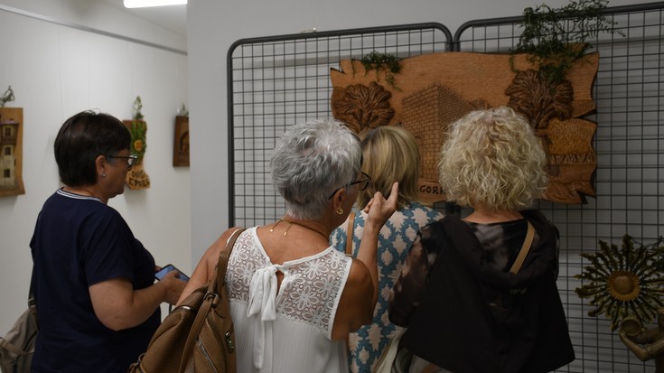 Egur taila erakusketa ikusgarria inauguratu dute Zizurkilen