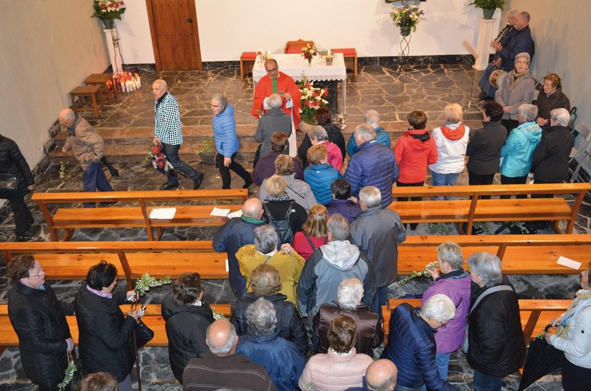 Ohitura biziberritu zuten Santa Krutz egunean