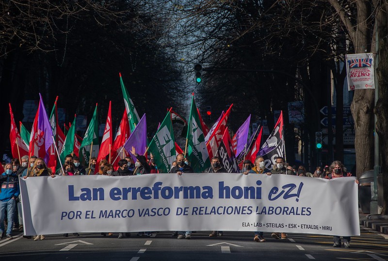 Bihar elkarretaratzeak hainbat herri eta enpresetan