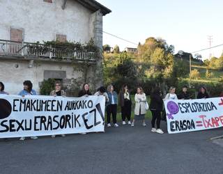 Elkarretaratzea, Txapela club-aren atarian