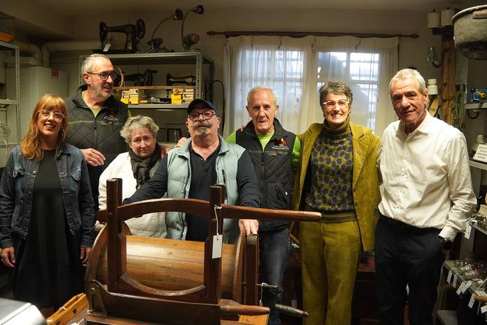 Harridura eta poza agertu dute Aldundiko ordezkari politikoek Gordelekun egindako bisitan