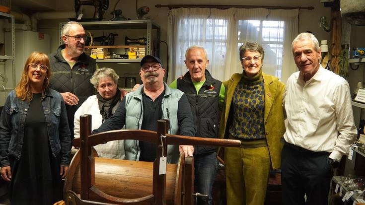 Harridura eta poza agertu dute Aldundiko ordezkari politikoek Gordelekun egindako bisitan