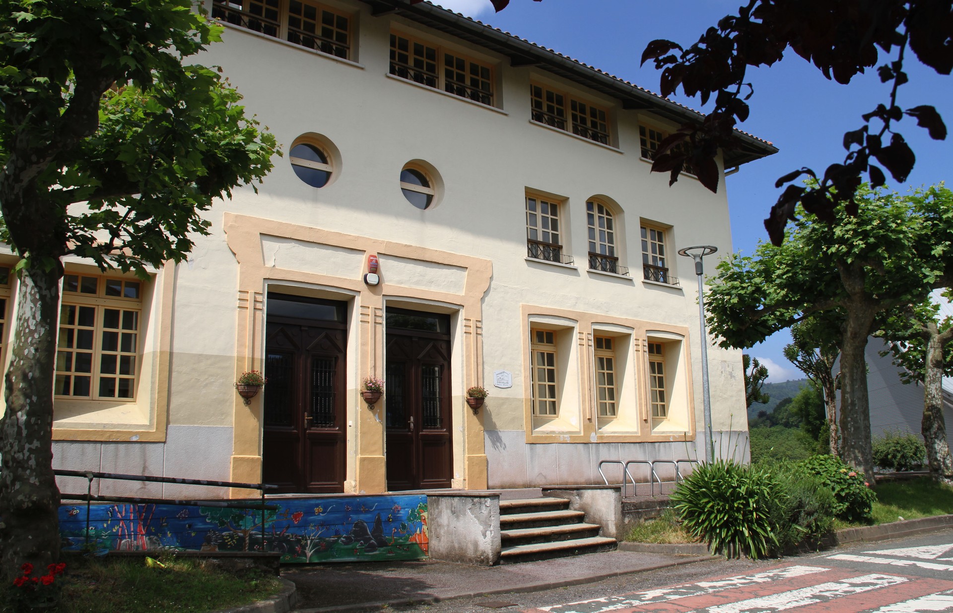 San Millan eskola, iragana eta oraina