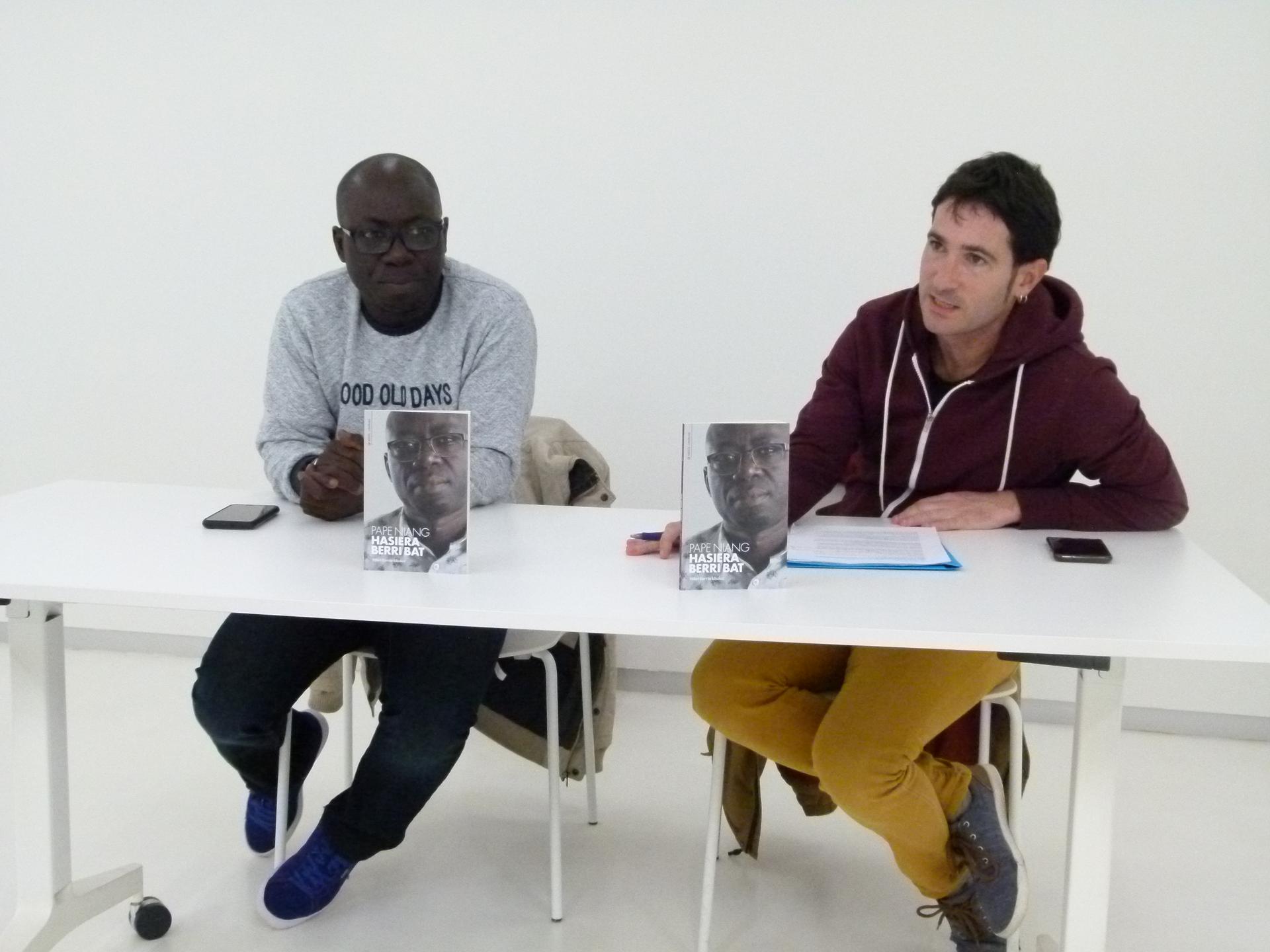 Inmigrazioa, Pape Niang-ek kontatua, Liburuaren Astean