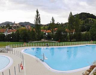 Irekitzear da Asteasuko udal igerilekua