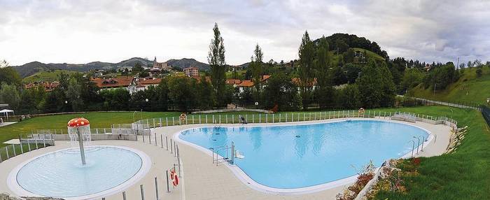 Irekitzear da Asteasuko udal igerilekua