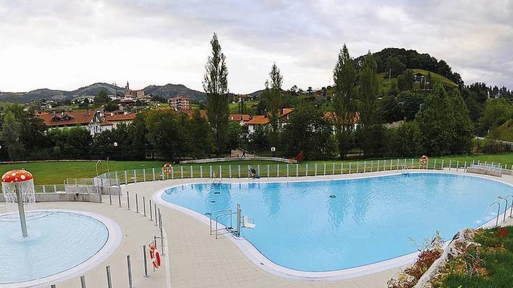 Irekitzear da Asteasuko udal igerilekua