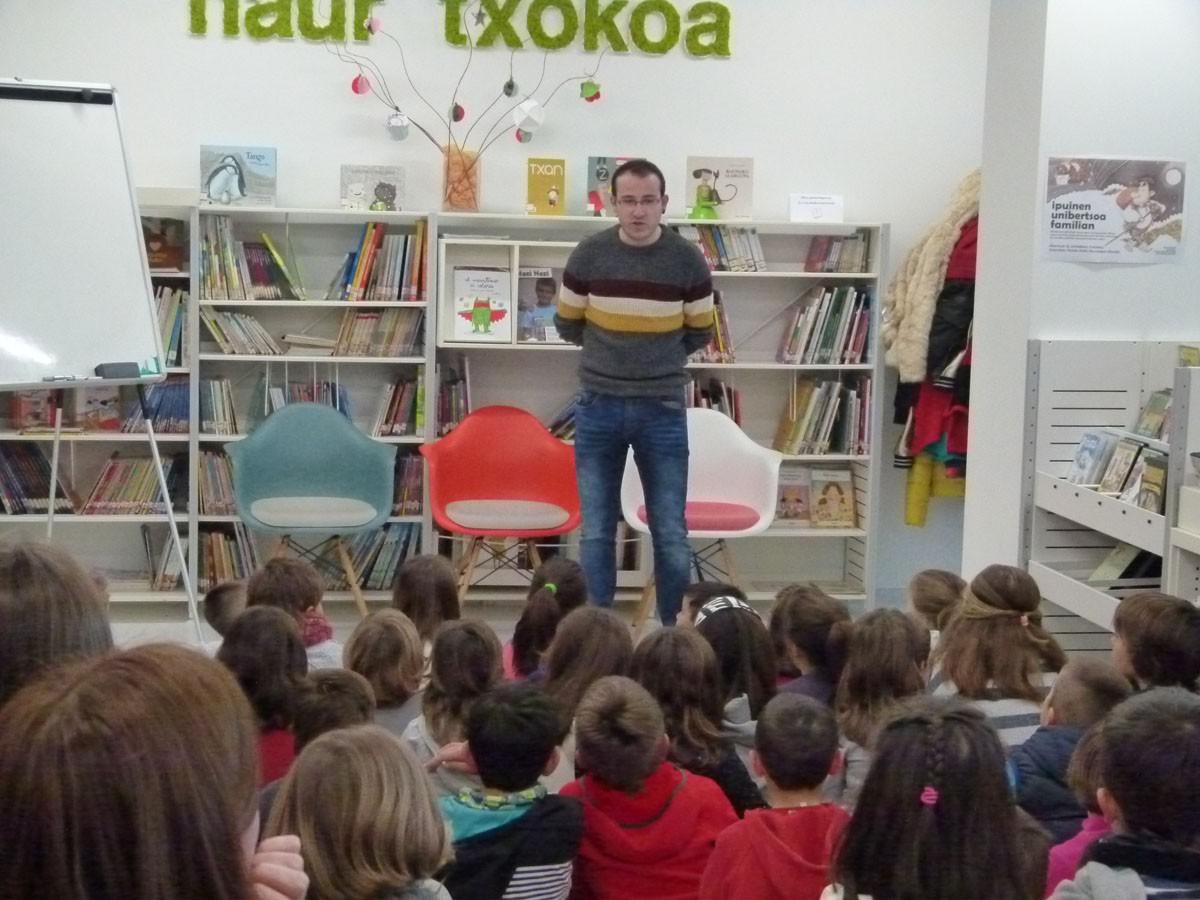 Ipuina eta bertsoa eskutik, Plazida Otaño liburutegian