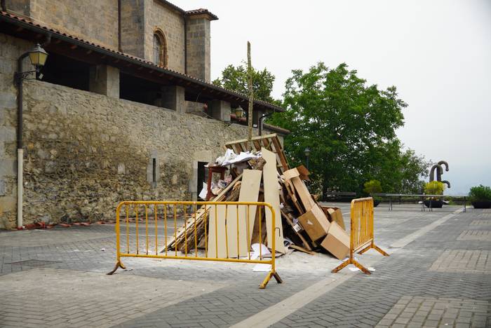 Larraulgo San Juan sua, piztear