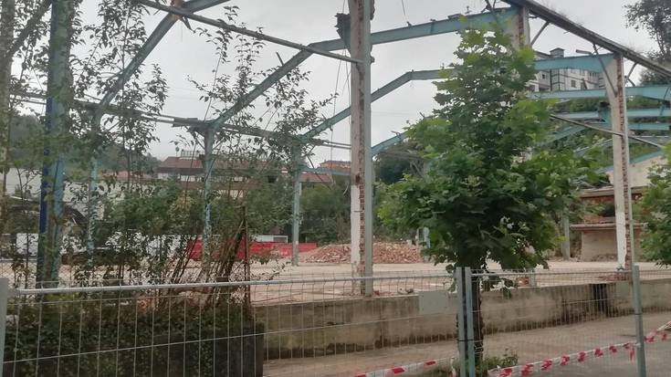 Berrogei urtetik gorako ibilbidea osatu zuen Eyher enpresaren eraisketa lanak hasi dira