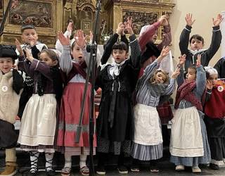 Loatzo Musikak Eskolak prest du Eguberrietako emanaldi sorta