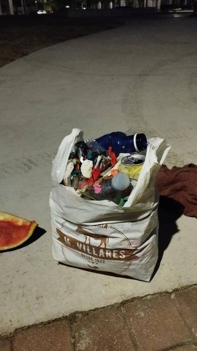 Zenbait herritarrek haserrea adierazi dute ur-parkeko zikintasuna medio