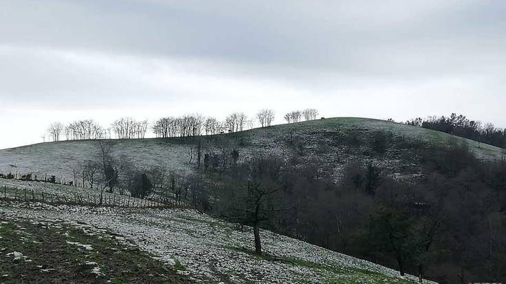 Aiztondotik mendi eta inguru zurituak