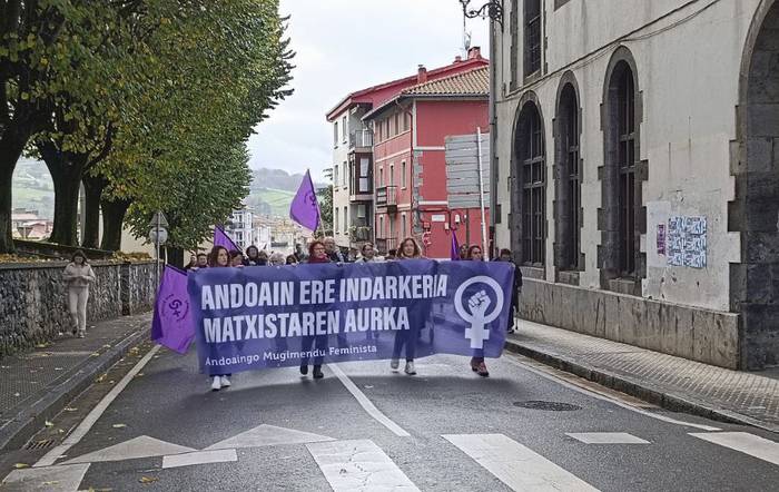 Andoaingo Mugimendu Feministak elkarretaratzea deitu du azaroaren 25ean