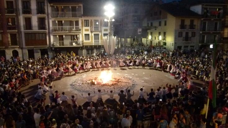 San Juan gaueko ospakizuna etxeko balkoietatik ospatuko da Villabonan