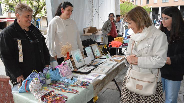 Euskal Herriko makina bat artisauek jarriko dituzte postuak Santa Krutzetako azokan