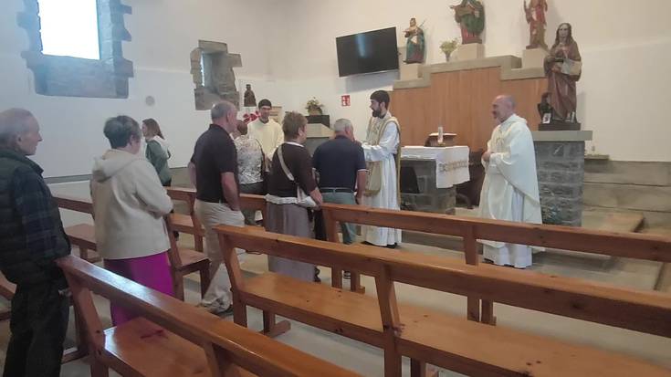Santa Leokadia ermitan errelikiari muin ematea, San Migel egunean