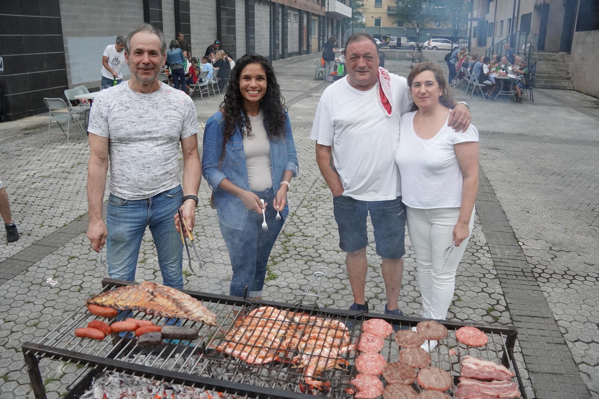 Parrilla erabiltzeko aukera, Etxeberrietako jaietako auzo-afarian