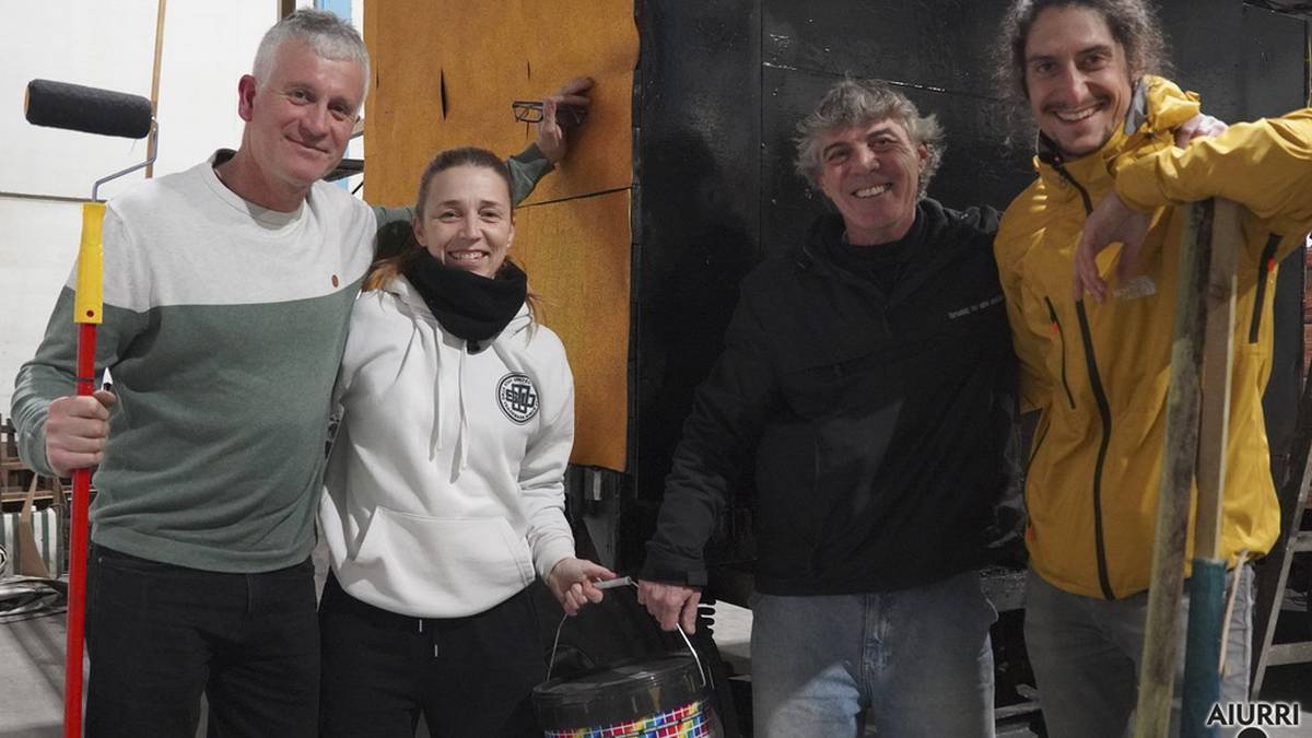 Larunbateko desfilerako azken ukituak