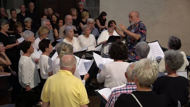 "Ama Maite Maria" eta "Salbe Gorena", Alberto Agirre abesbatzarekin eta Udal Musika Eskola abesbatzarekin