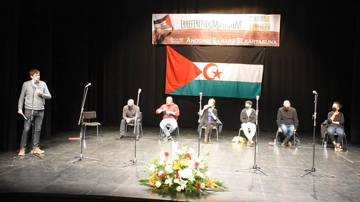 Sahararen aldeko bertso saio: Egaña eta beste bostak (Mendiluze, Zubeldia, Martin, Pagola eta Lujanbio)
