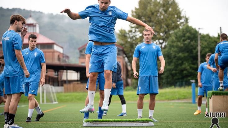 Gogotsu ekin diote denboraldiari Ohorezko Mailako Euskaldunako jokalariek, Ander Setien kapitainaren esanetan