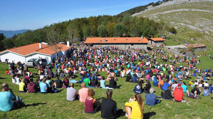 Jendetza eta giro bikaina Zelatungo erromerian