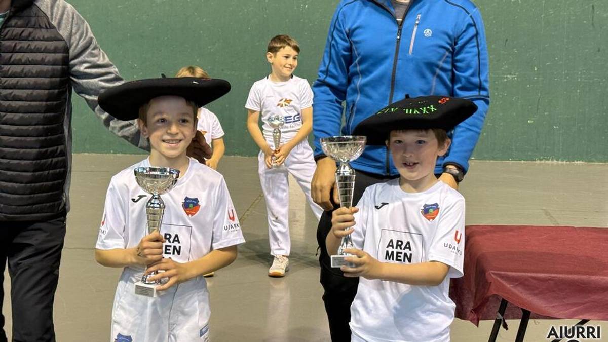 Aiztondoko Pilota Topaketako finalak jokatu dituzte Asteasun