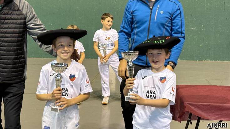 Aiztondoko Pilota Topaketako finalak jokatu dituzte Asteasun