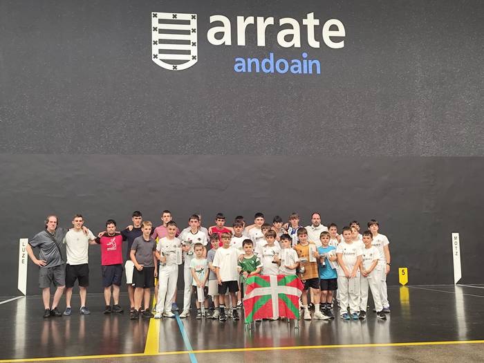 Eskuzko pilota txapelketako finalak jokatu dira Arraten