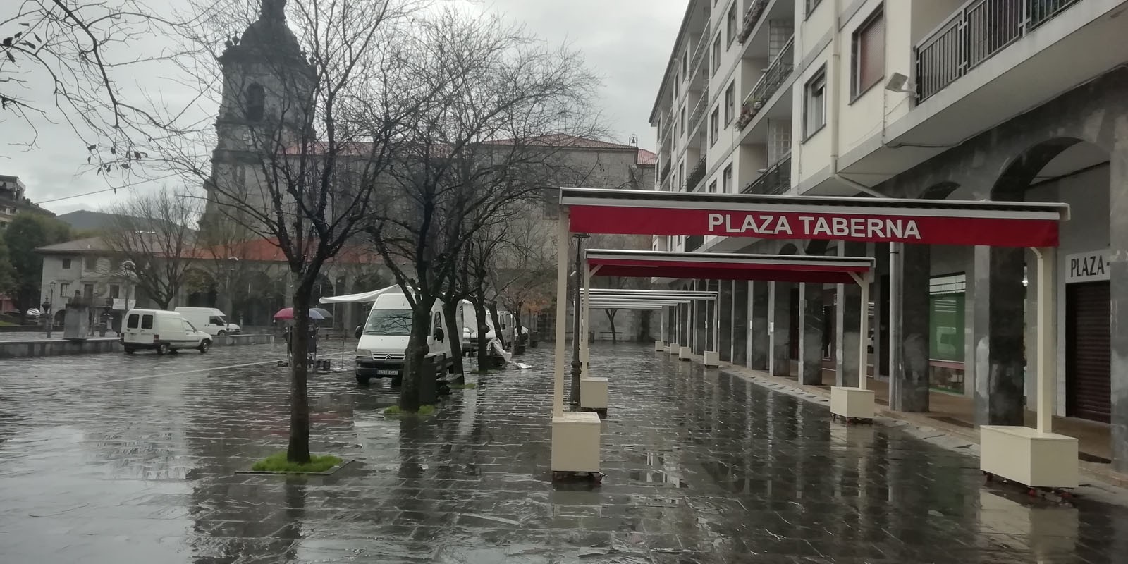 Ostalarien elkarretaratzea Zumea plazan, larunbat eguerdian