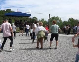 Erromeria Azkorten Santa Krutz egunean, Komerik taldearekin