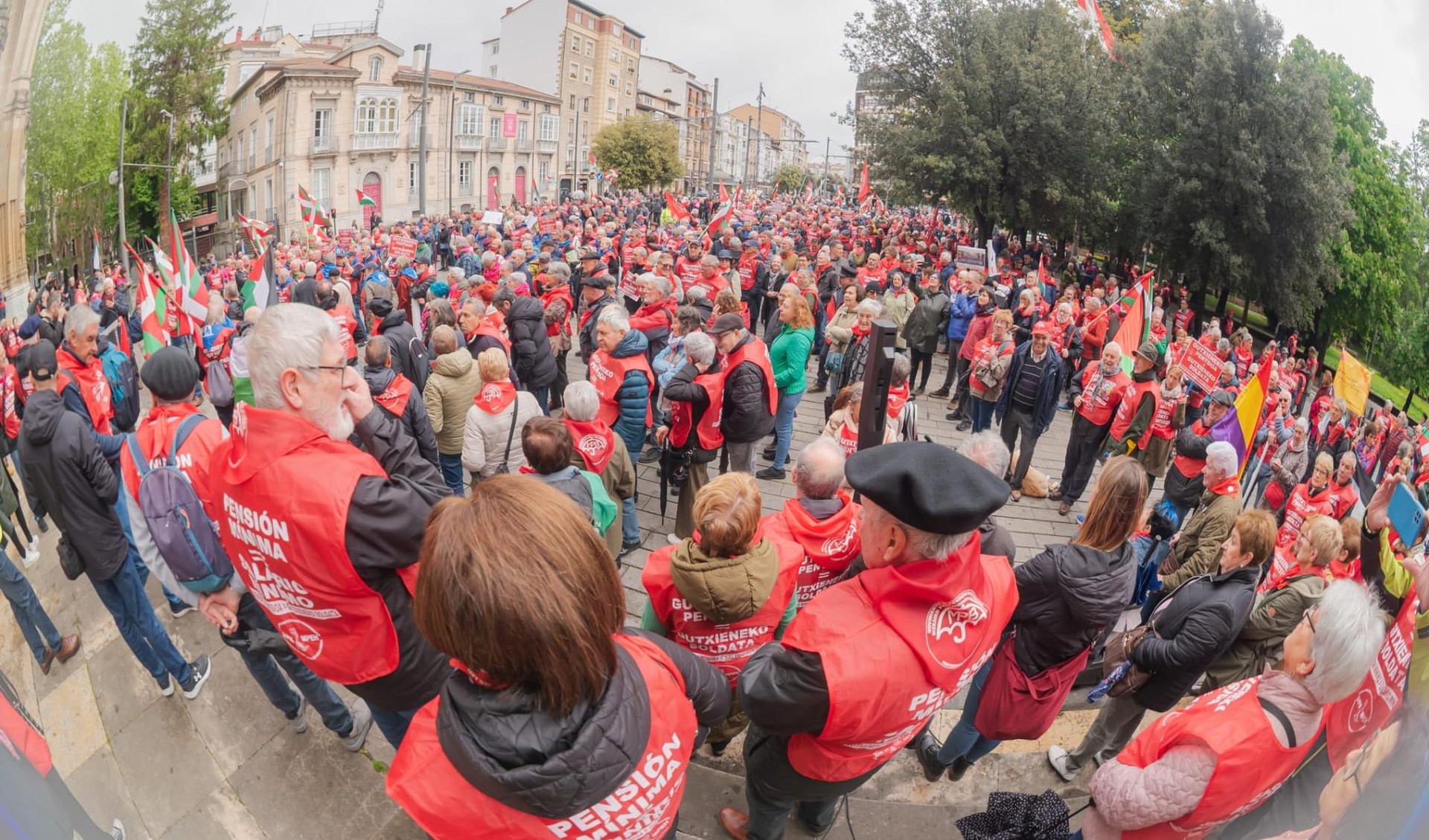 Pentsiodunek onartezintzat jo dute pentsioen errebalorizazioa urteko erabaki politikoen menpe egotea